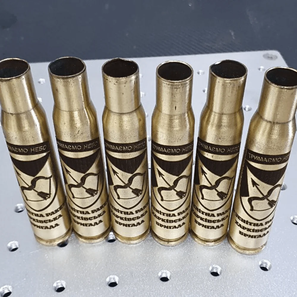 Арт-гравіювання військової символіки та шевронів на малокаліберних гільзах.