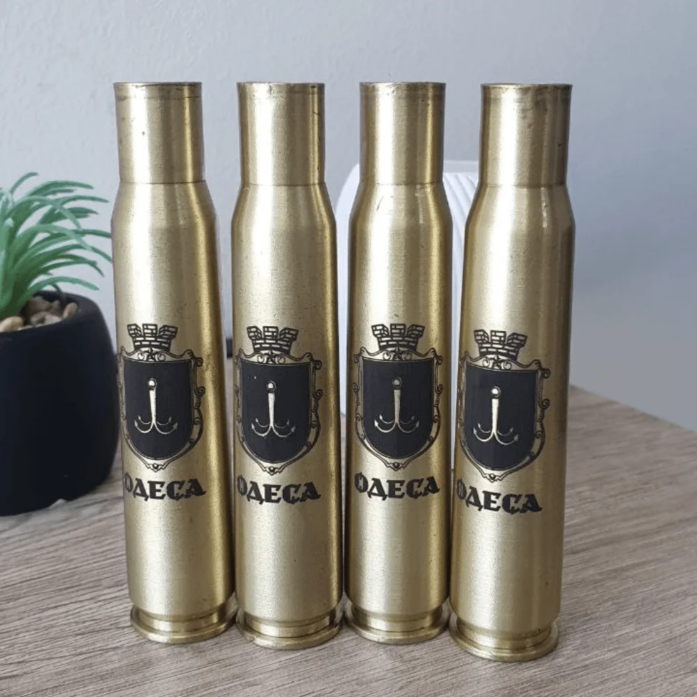 Лазерне гравіювання герба Одеси та написів на гільзах малокаліберних