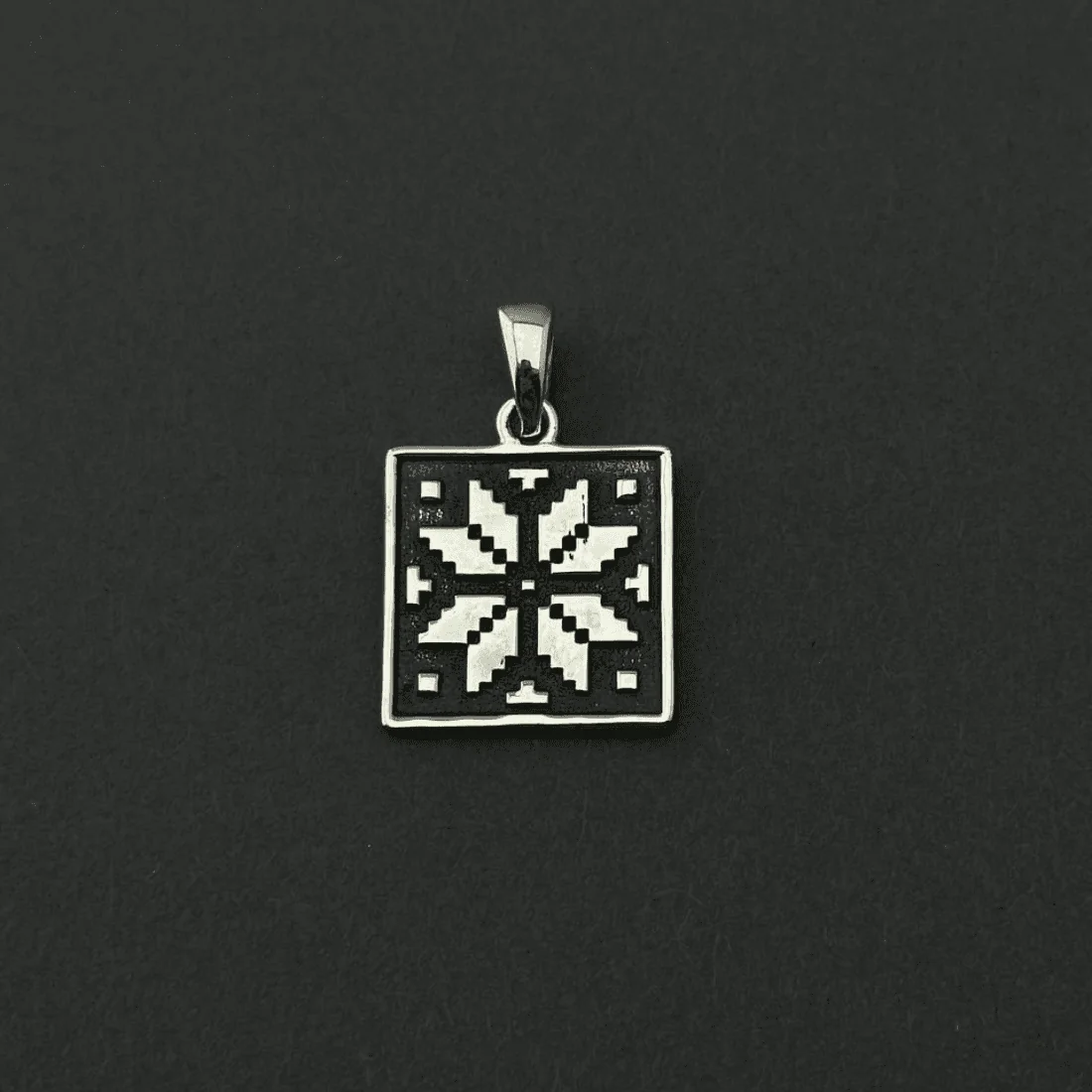 Підвіска Коло Алатир зі срібла 925, фронтальний вигляд восьмикутної зірки