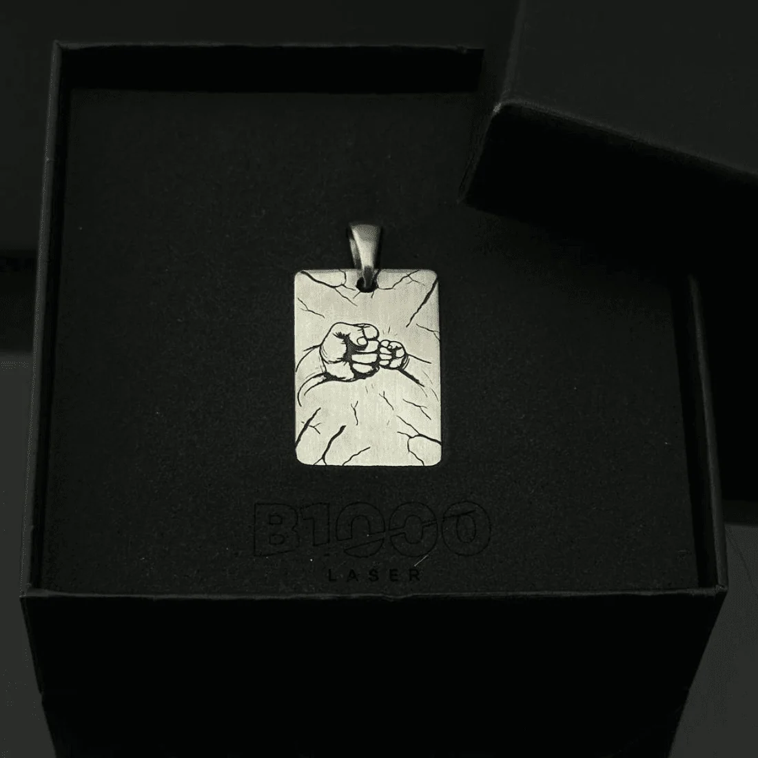 Срібний жетон з гравіюванням у подарунковій коробці B1000