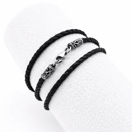 Шовковий шнурок із срібною застібкою