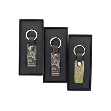 Брелок из обломка российского самолета Су-25 | Stand With Ukraine - зображення 1