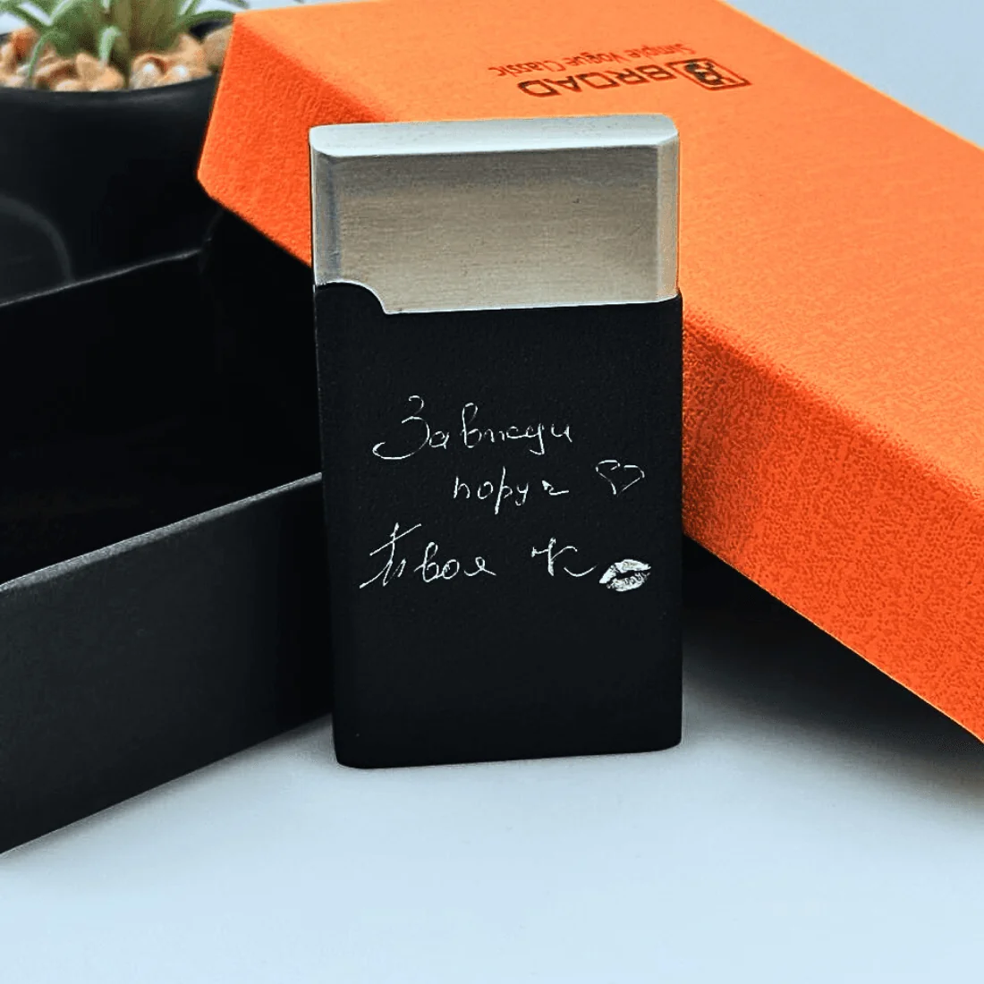 Чорна турбо-запальничка Broad Lighter з гравіюванням у подарунковій коробці