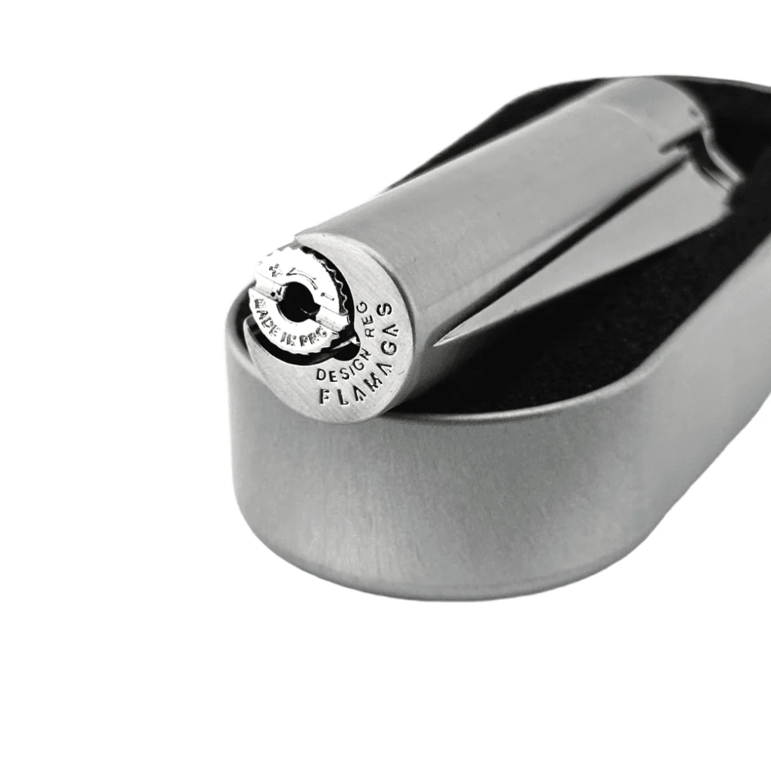 Вигляд зверху запальнички Clipper Metal Jet Flame срібної з турбо-полум’ям