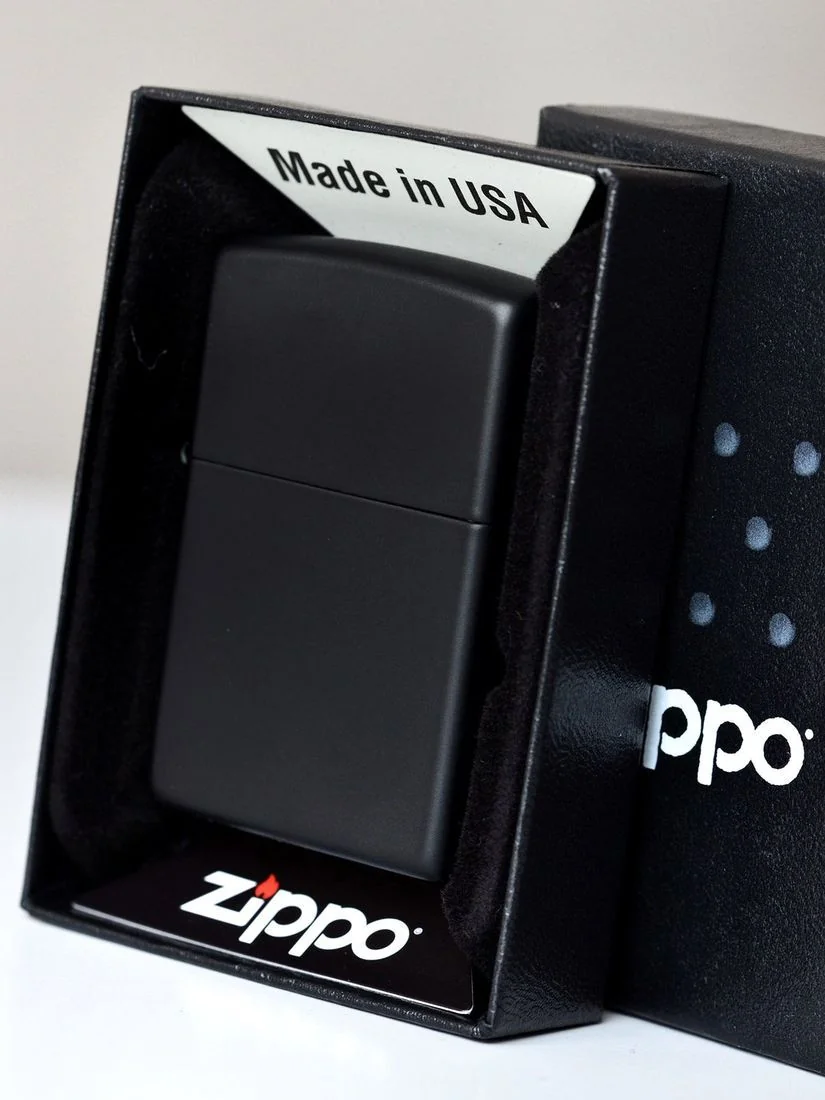 Запальничка Zippo Black Matte у фірмовій чорній коробці